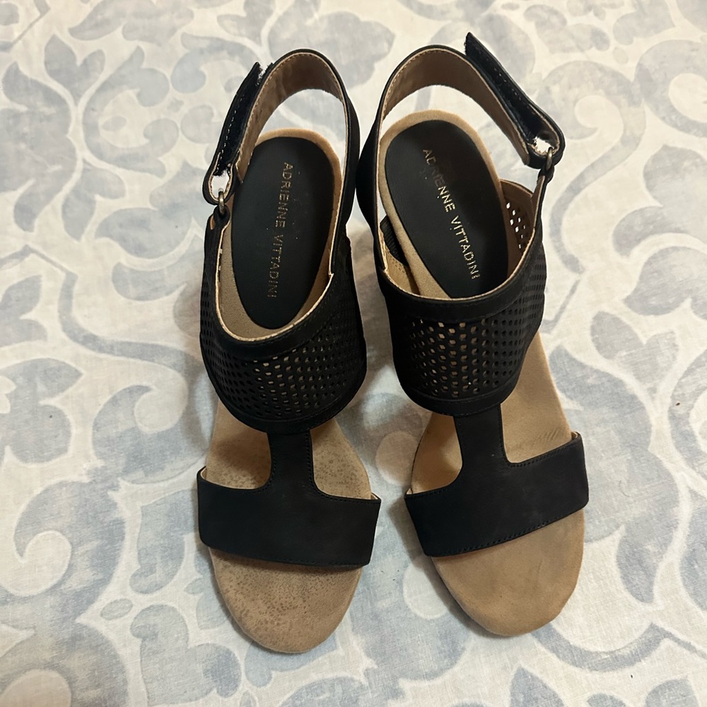 Adrienne Vittadini Vera Sandals Black Women's Size 8M Heels